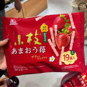 森永 期间限定 白巧克力草莓小枝巧克力棒饼干 100g（不可发plus路线）