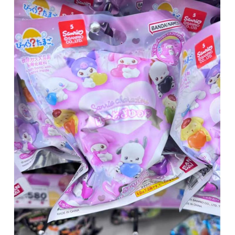 日本万代 三丽鸥爱心系列盲盒泡澡沐浴球入浴剂 粉色球形 草莓蛋糕香味 内含小玩具